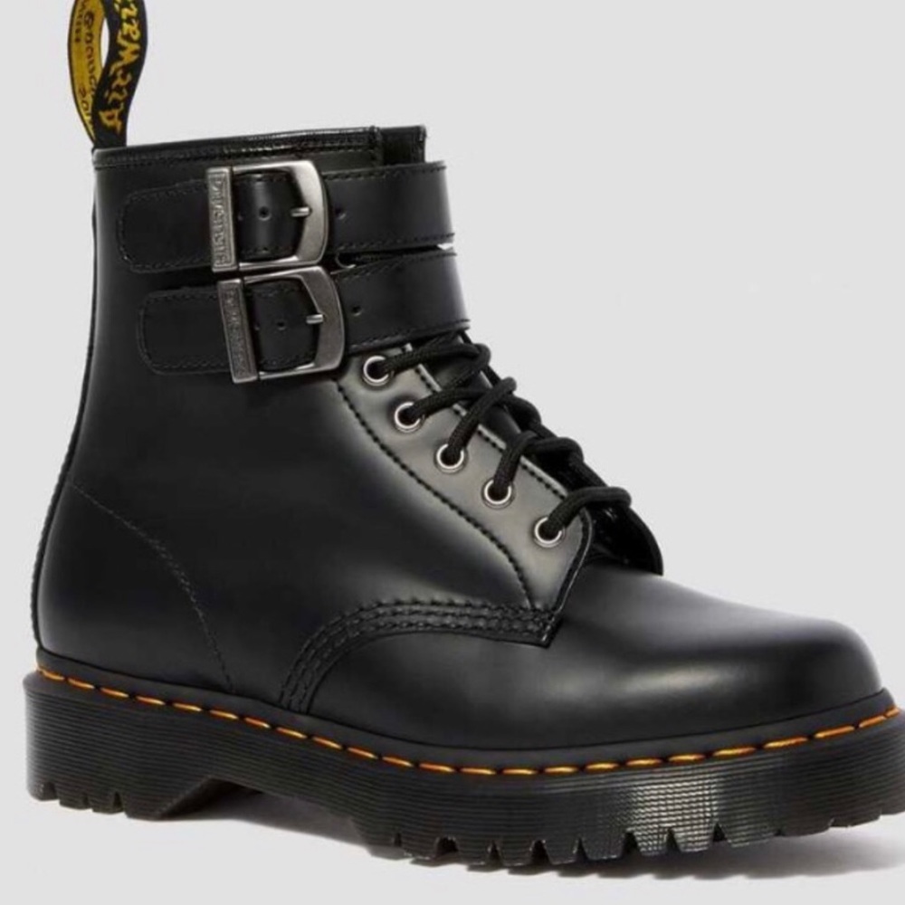 Dr. Marten 1460 SMOOTH LEATHER BUCKLE BOOTS 8 NEW